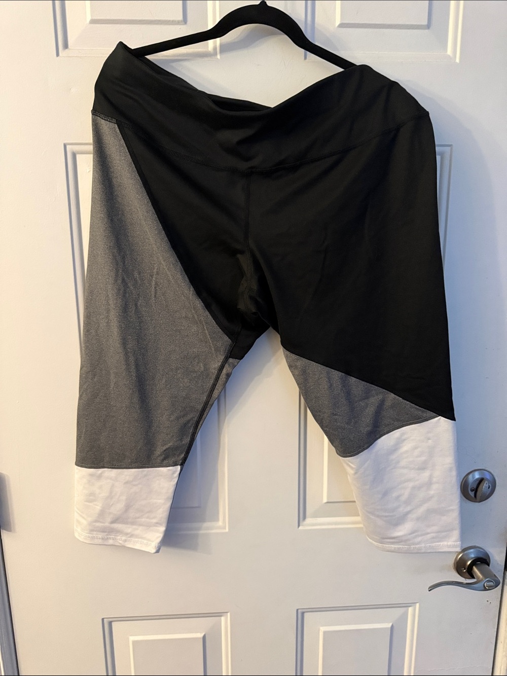 Livi Active Black/Gray/White Colorblock Capri Leggings nwot
